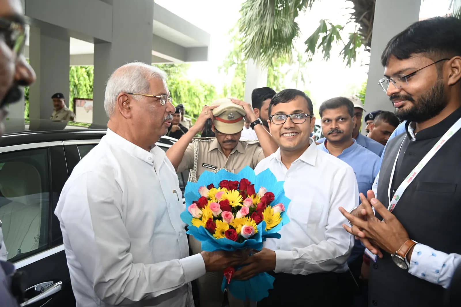 Welcoming a senior dignitary to the Bihar Chapter