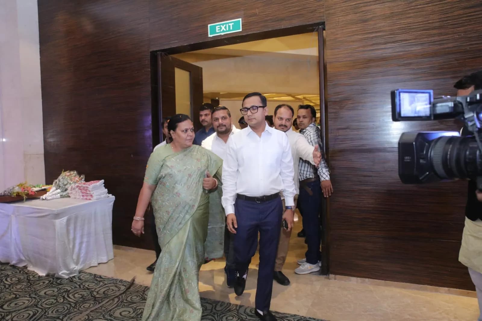Escorting the chief guest into the Jharkhand Conclave